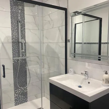 Apartment Le 102 De La Gare: Neuf Et Climatise Chalons-en-Champagne