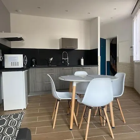 Le 102 De La Gare: Neuf Et Climatise * Châlons-en-Champagne